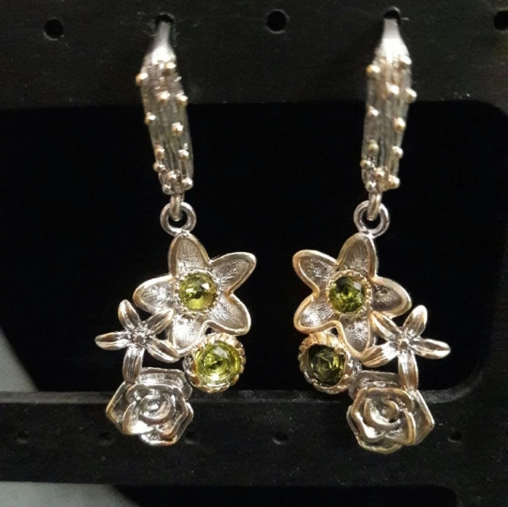 Peridot sterling silver flower dangle earrings